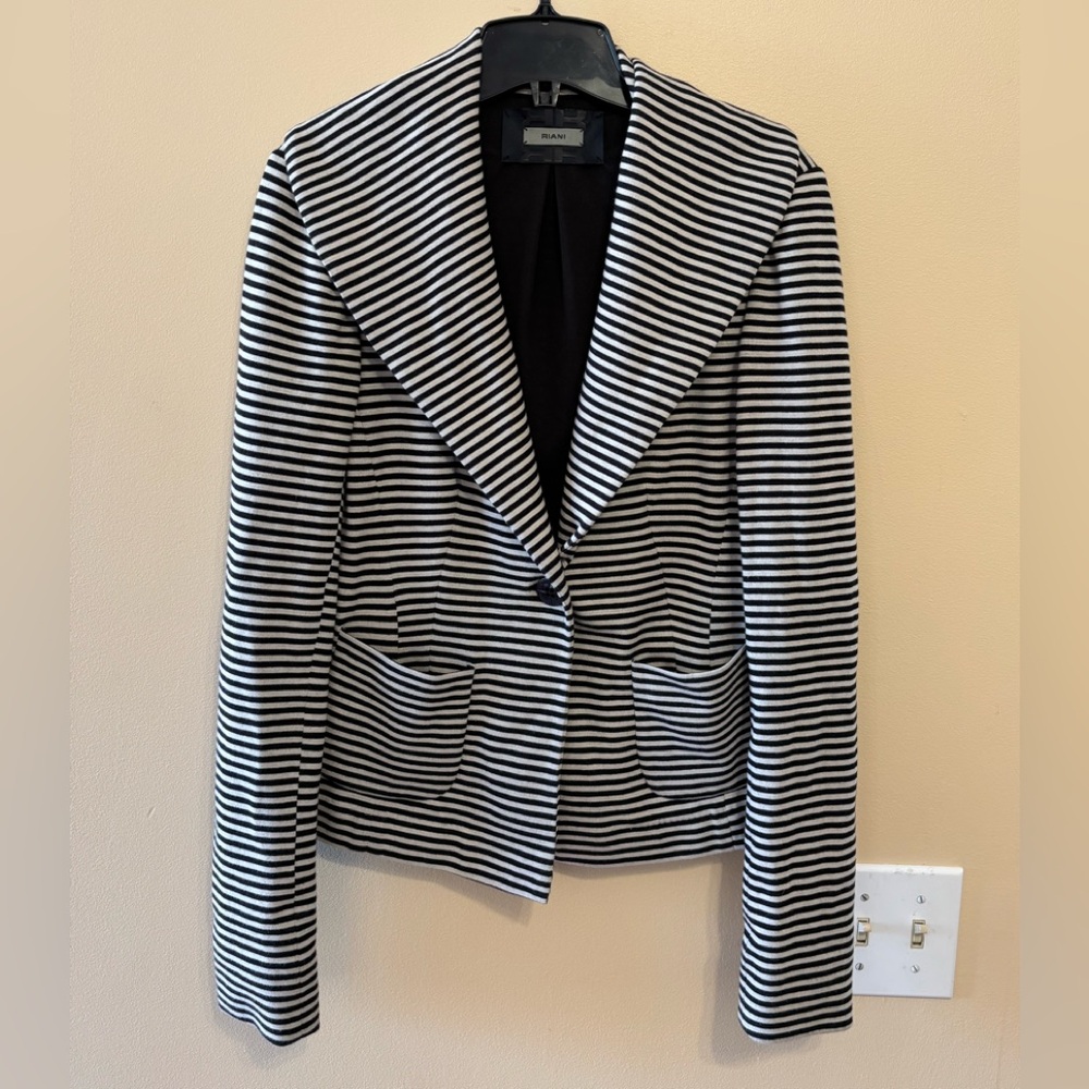 RIANI Black and White Striped Blazer